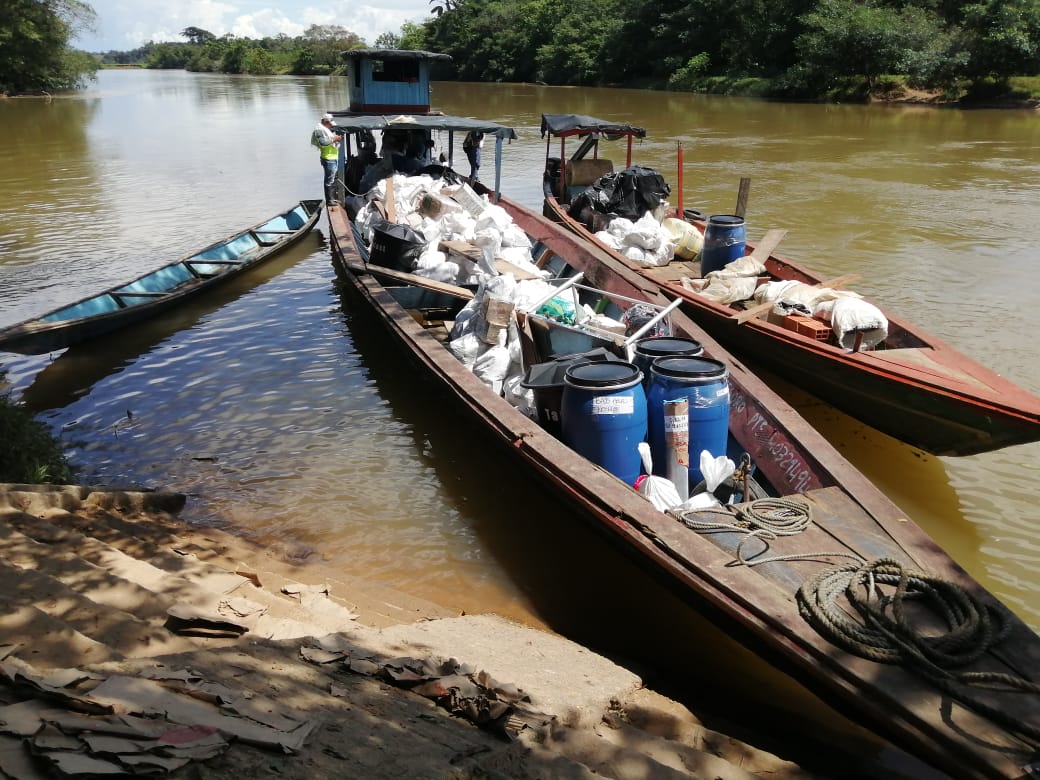 Boats delivering supplies in Medio Rio Caqueta