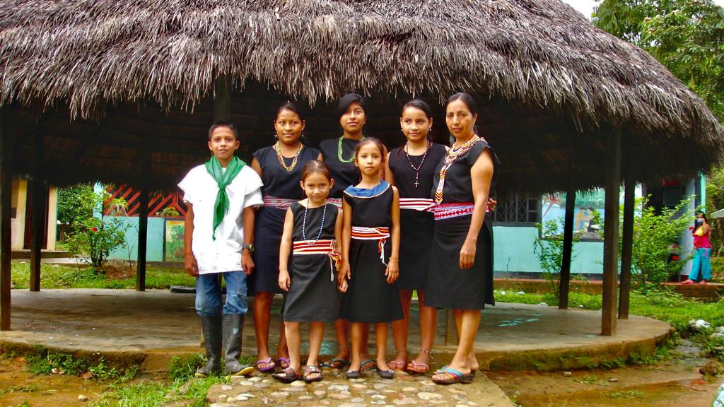 Flora Macas (right) and students of the Yachaikury School