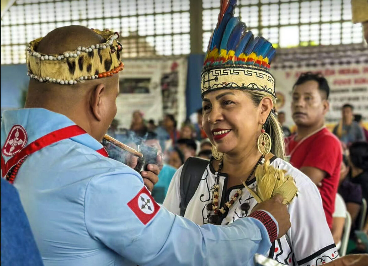 Glades Kokama (presidente da Federação Kokama) e Edney Samiaso (Cacique tradicional do povo Kokama).