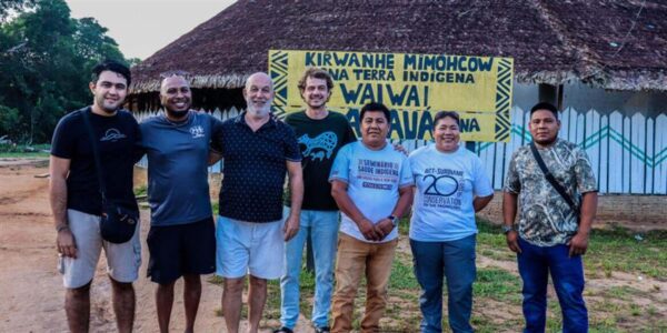 Wai Wai Indigenous people and the ACT-Brasil team | Photo: Ricardo Rey Londoño / ACT-Brasil Archive