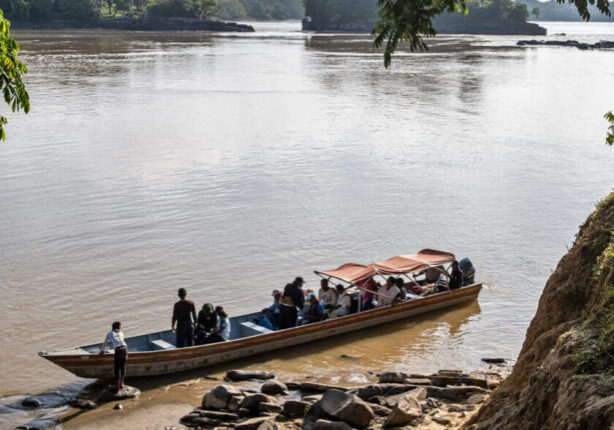 The Caquet&aacute; River serves as a vital transportation route for communities in the eastern Colombian Amazon. Image by V&iacute;ctor Galeano