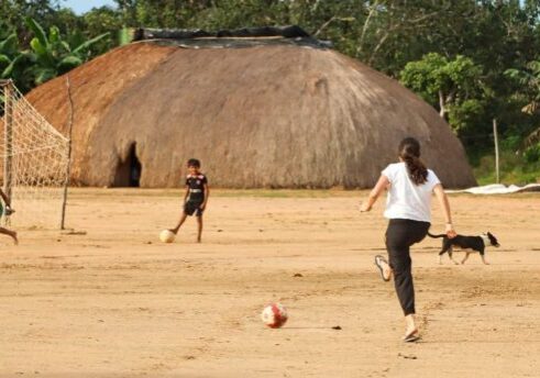 Foto 1 27_4_Liliana_Madrigal_Jogando_Ulupuwene_Créditos_Whajamani_Waura