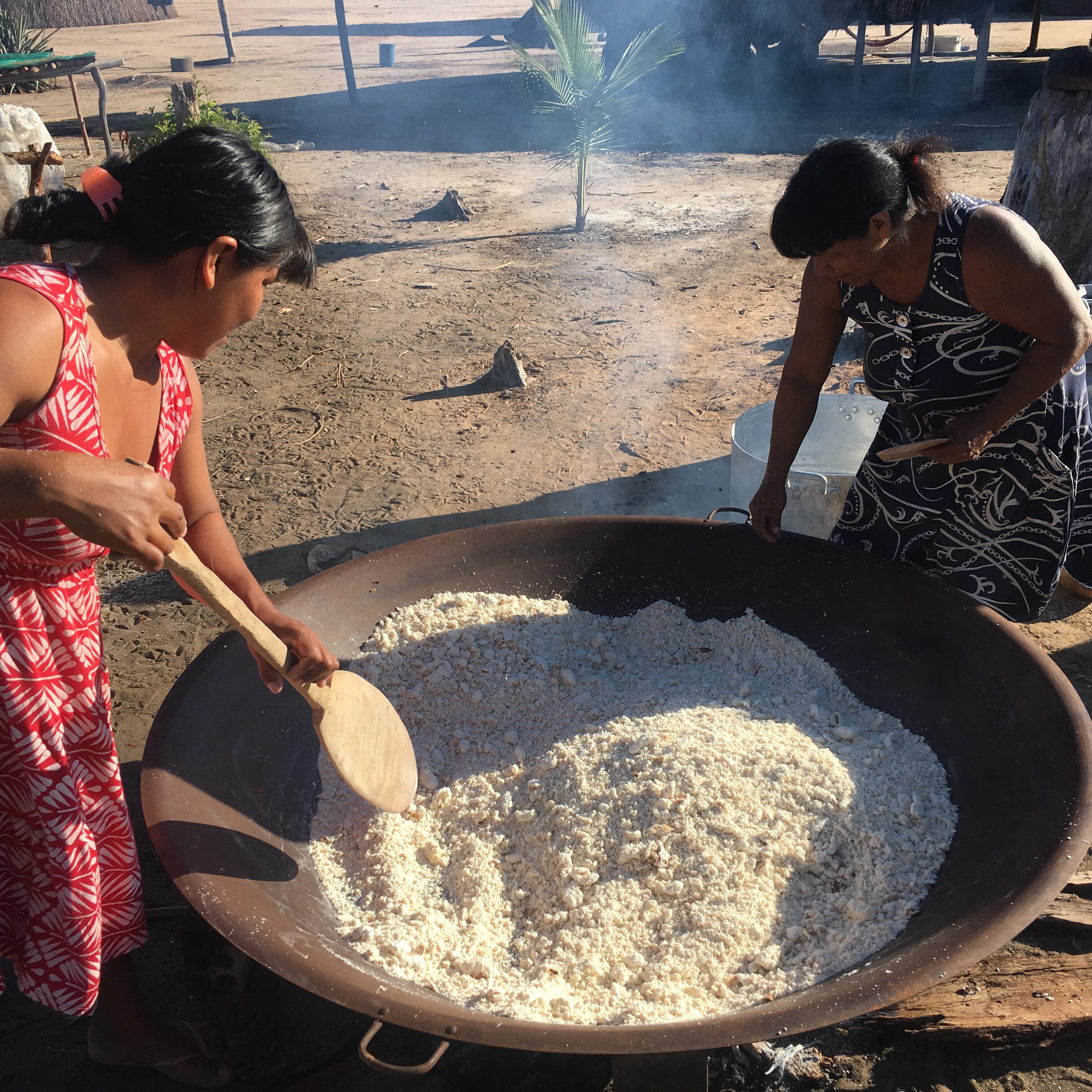 Waurá Women Toasting Farinha Waurá Women Toasting Farinha